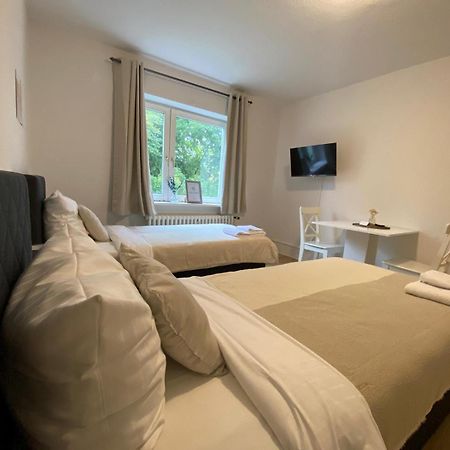 Zentrale 3-Zimmer Wohnung Mit Balkon - Perfekt Fuer Monteure Und Familien Neumünster Eksteriør bilde