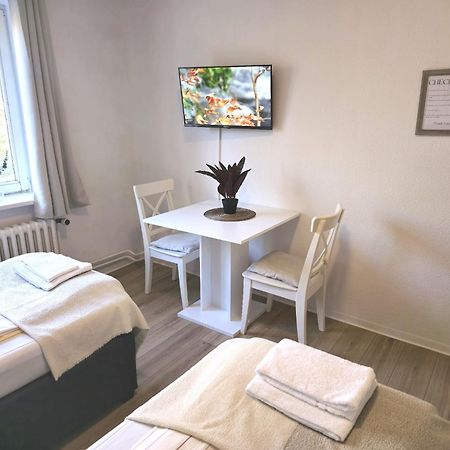 Zentrale 3-Zimmer Wohnung Mit Balkon - Perfekt Fuer Monteure Und Familien Neumünster Eksteriør bilde