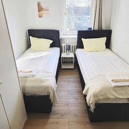 Zentrale 3-Zimmer Wohnung Mit Balkon - Perfekt Fuer Monteure Und Familien Neumünster Eksteriør bilde