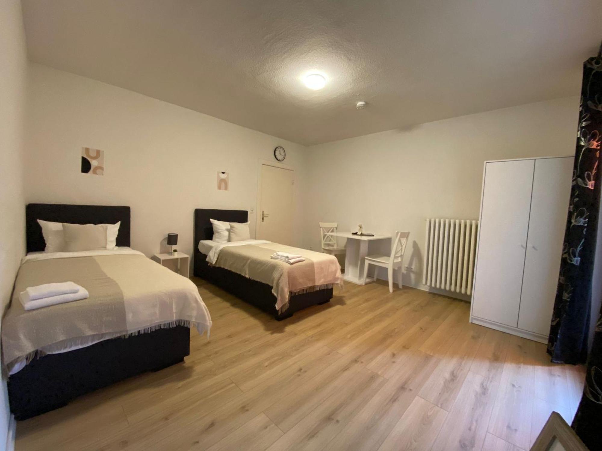 Zentrale 3-Zimmer Wohnung Mit Balkon - Perfekt Fuer Monteure Und Familien Neumünster Eksteriør bilde