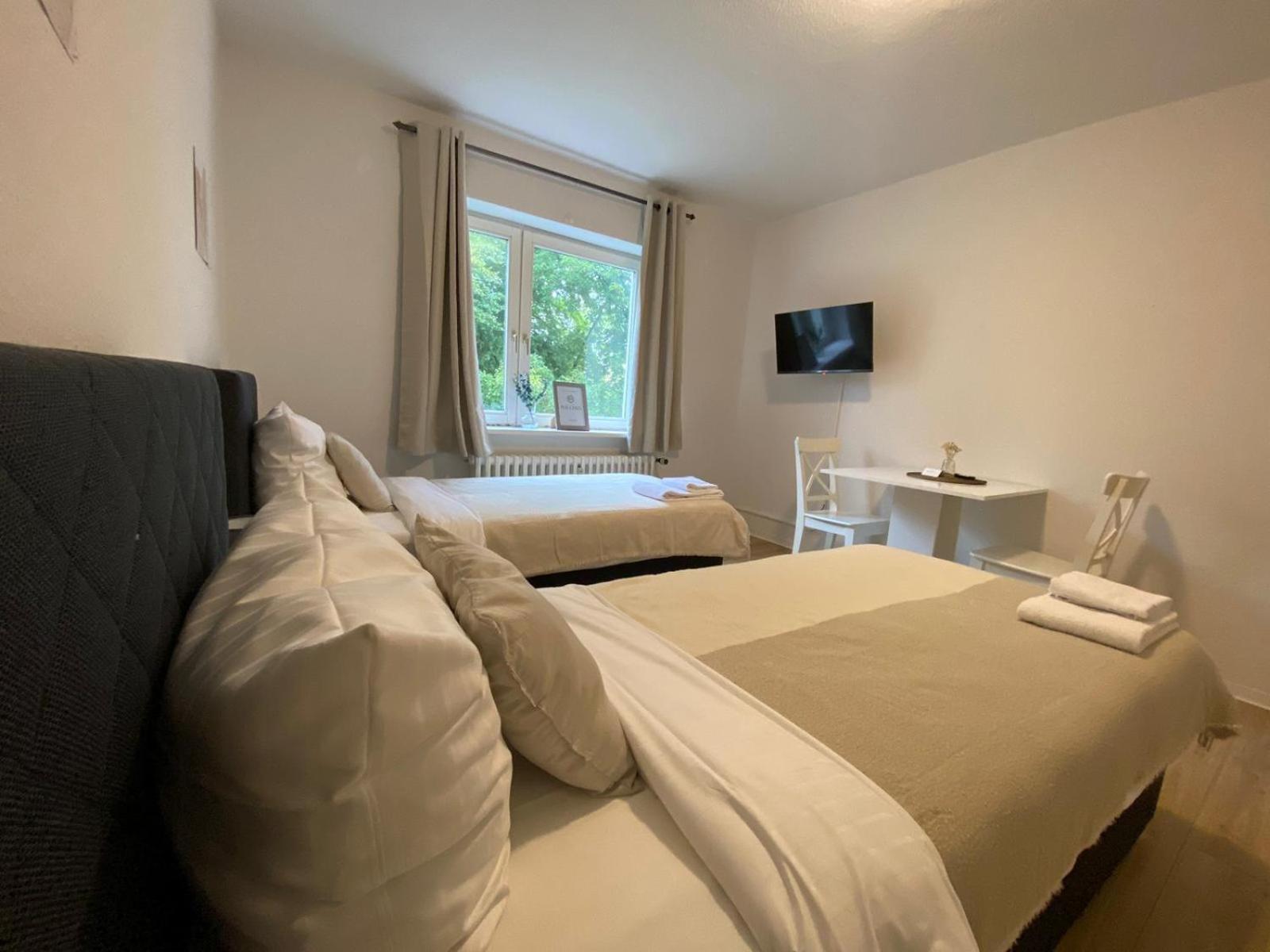 Zentrale 3-Zimmer Wohnung Mit Balkon - Perfekt Fuer Monteure Und Familien Neumünster Eksteriør bilde