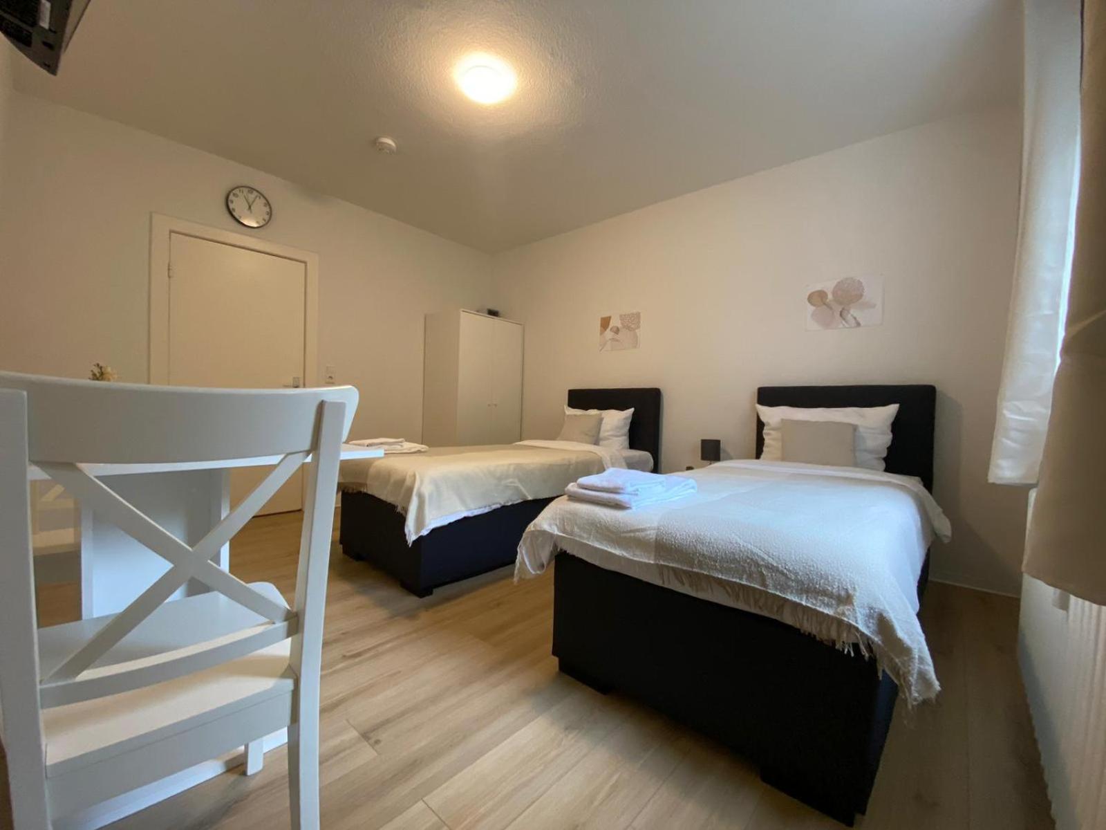 Zentrale 3-Zimmer Wohnung Mit Balkon - Perfekt Fuer Monteure Und Familien Neumünster Eksteriør bilde