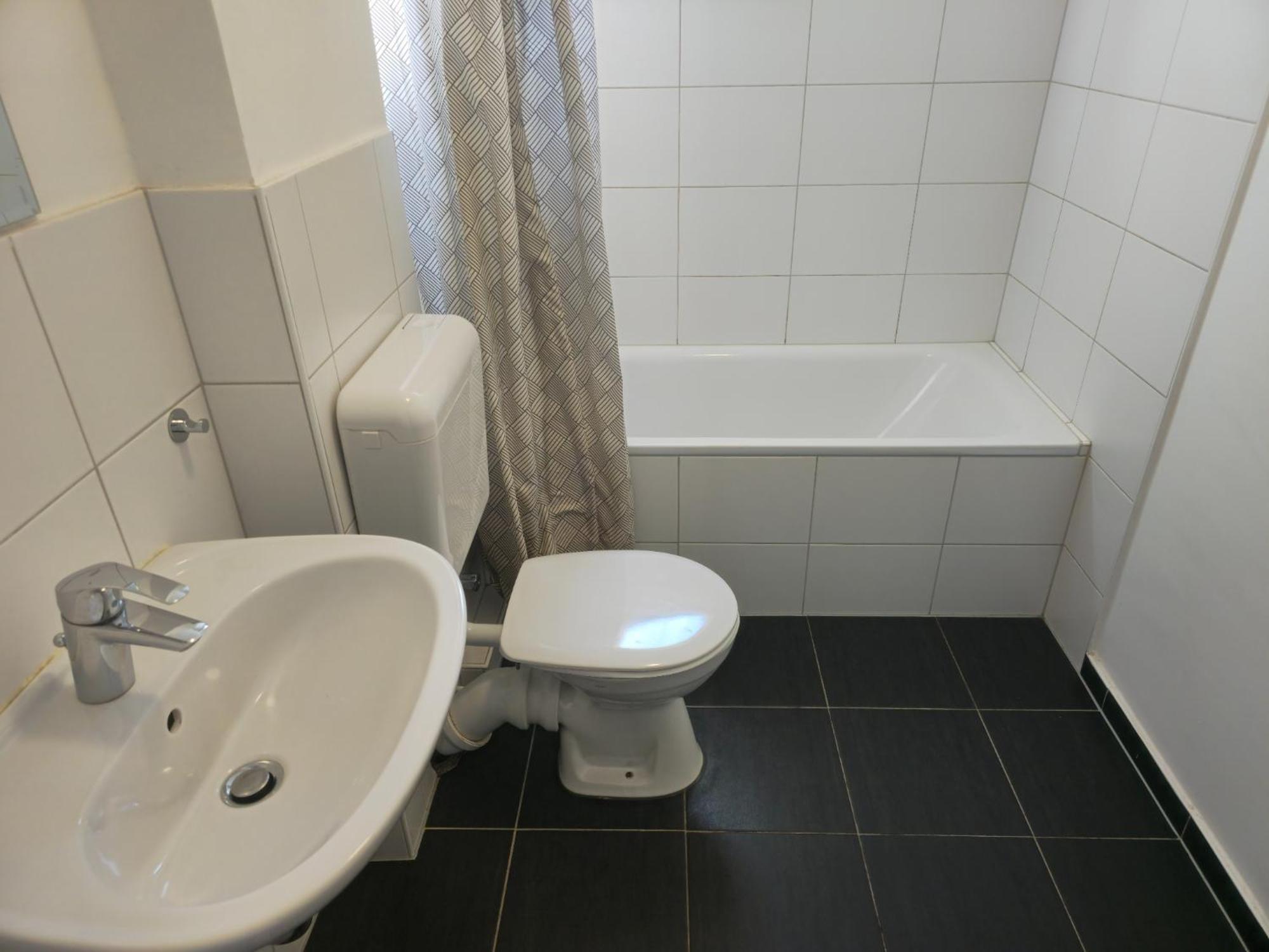 Zentrale 3-Zimmer Wohnung Mit Balkon - Perfekt Fuer Monteure Und Familien Neumünster Eksteriør bilde